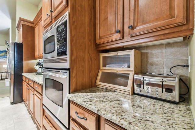 12709 MANNHURST OAK LANE, Lithia, FL 33547