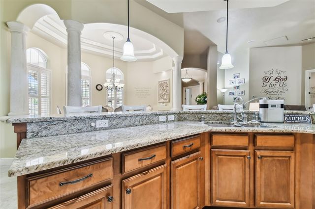 12709 MANNHURST OAK LANE, Lithia, FL 33547