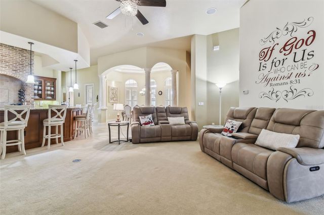 12709 MANNHURST OAK LANE, Lithia, FL 33547