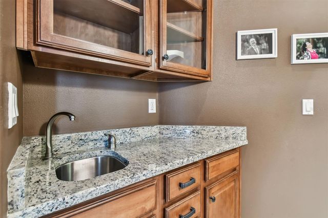 12709 MANNHURST OAK LANE, Lithia, FL 33547