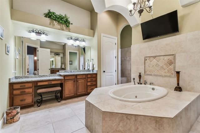 12709 MANNHURST OAK LANE, Lithia, FL 33547
