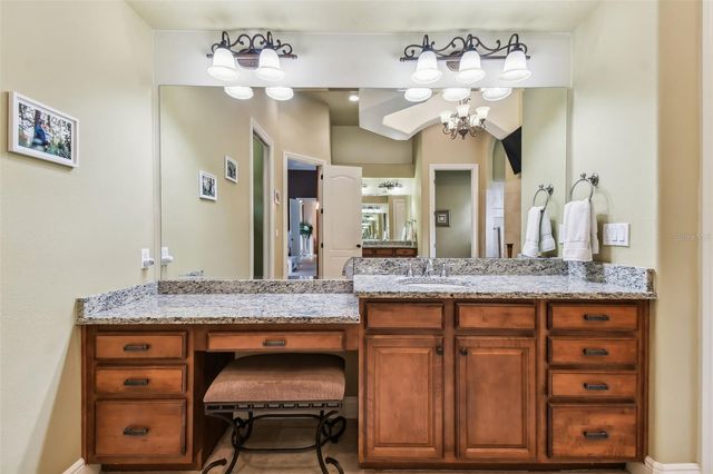 12709 MANNHURST OAK LANE, Lithia, FL 33547