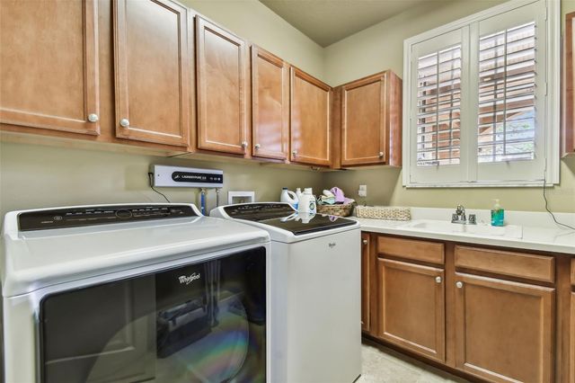 12709 MANNHURST OAK LANE, Lithia, FL 33547