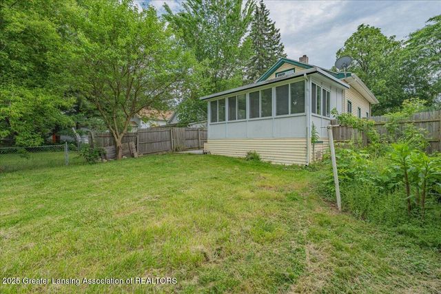 629 Emily Avenue, Lansing, MI 48910