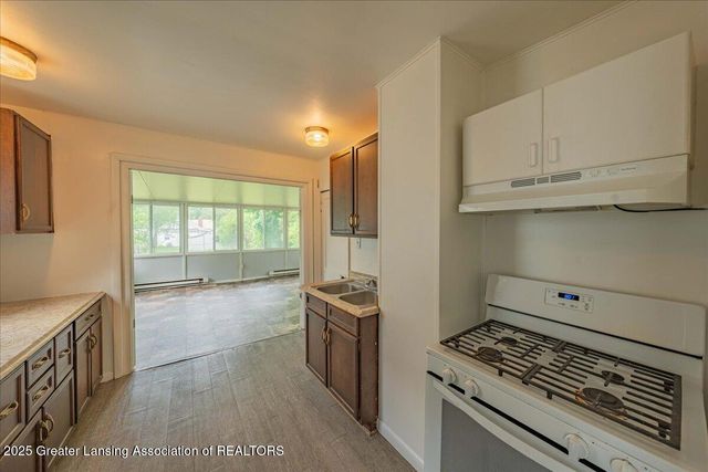 629 Emily Avenue, Lansing, MI 48910