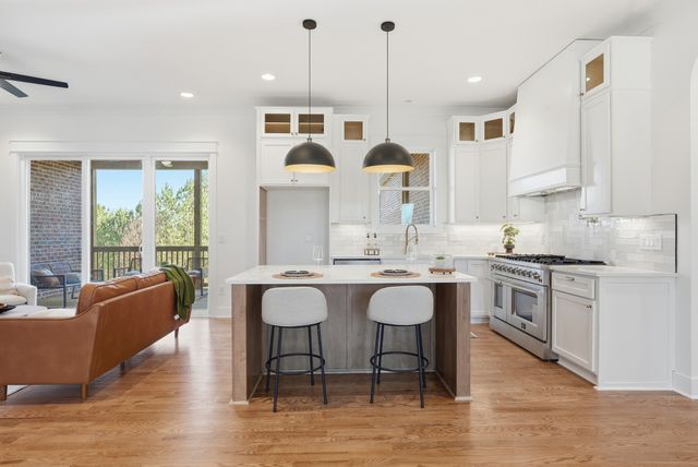 500 Country Club Dr, Dickson, TN 37055