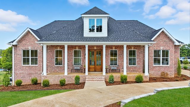 500 Country Club Dr, Dickson, TN 37055