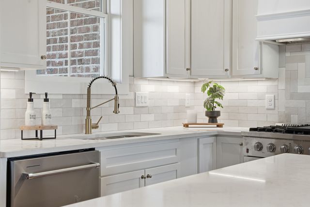 500 Country Club Dr, Dickson, TN 37055