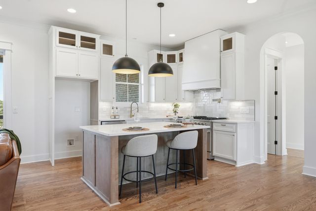 500 Country Club Dr, Dickson, TN 37055