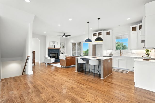 500 Country Club Dr, Dickson, TN 37055