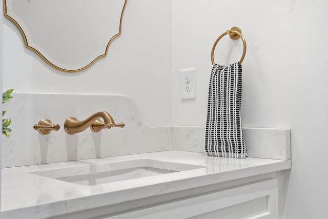 500 Country Club Dr, Dickson, TN 37055