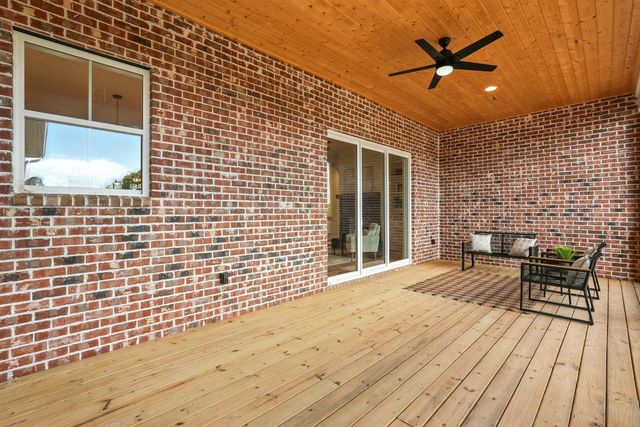 500 Country Club Dr, Dickson, TN 37055