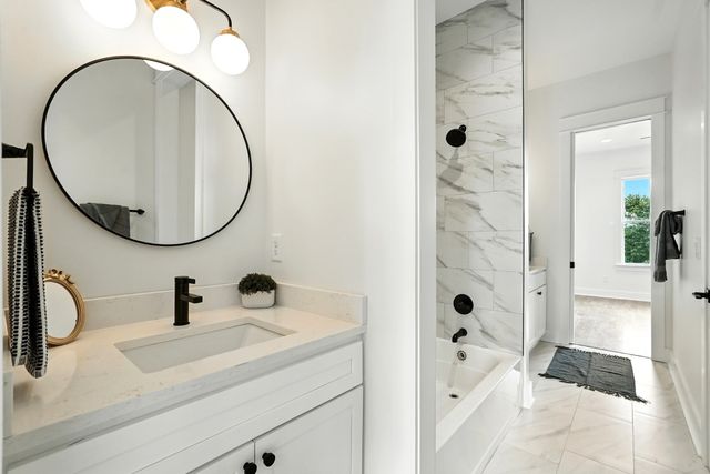 500 Country Club Dr, Dickson, TN 37055