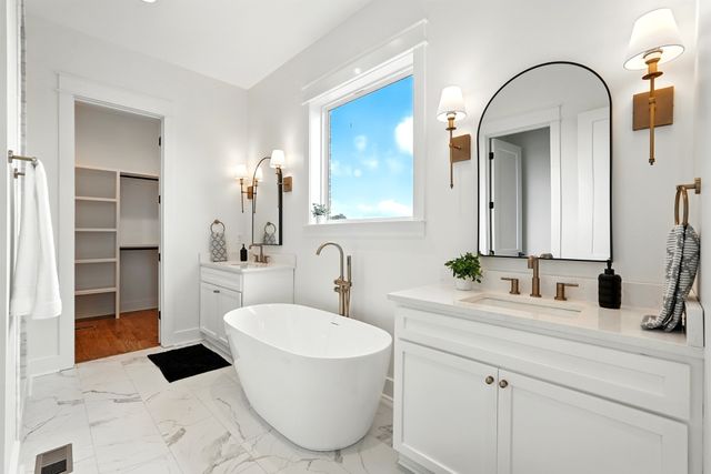 500 Country Club Dr, Dickson, TN 37055