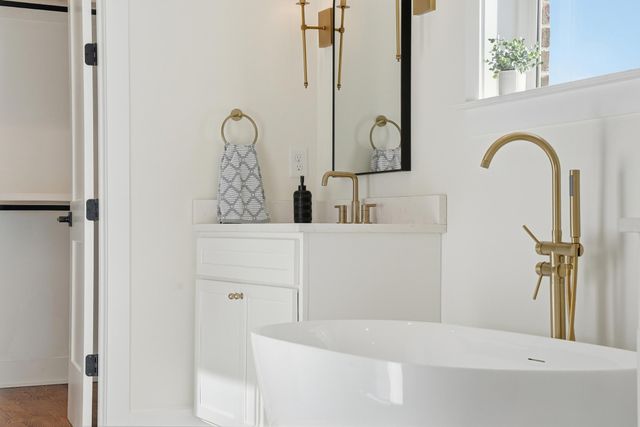 500 Country Club Dr, Dickson, TN 37055