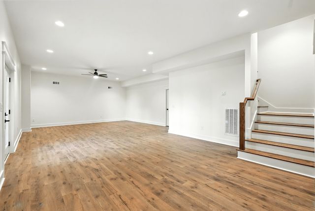 500 Country Club Dr, Dickson, TN 37055