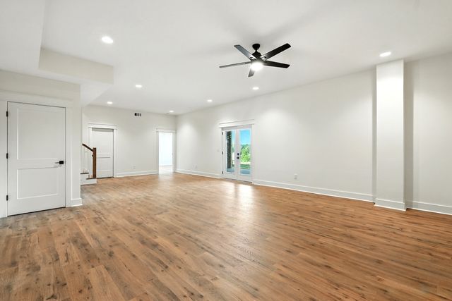 500 Country Club Dr, Dickson, TN 37055