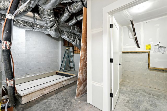 500 Country Club Dr, Dickson, TN 37055