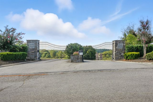 500 Country Club Dr, Dickson, TN 37055