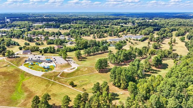 500 Country Club Dr, Dickson, TN 37055