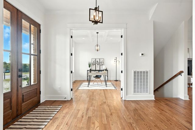 500 Country Club Dr, Dickson, TN 37055