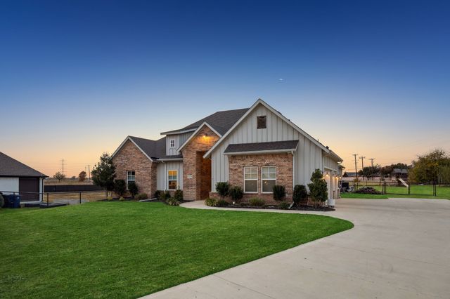 1318 Oliver Creek Lane, Justin, TX 76247