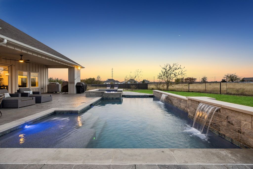 1318 Oliver Creek Lane, Justin, TX 76247