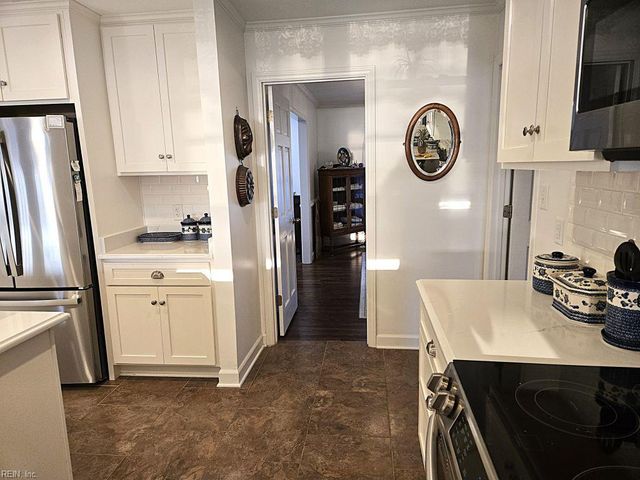 2 Canal DR, Poquoson, VA 23662