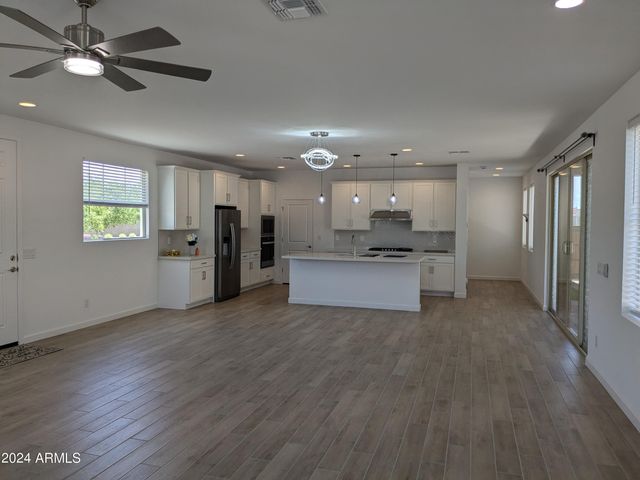 2207 W Paso Trail, Phoenix, AZ 85085