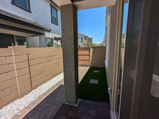 2207 W Paso Trail, Phoenix, AZ 85085