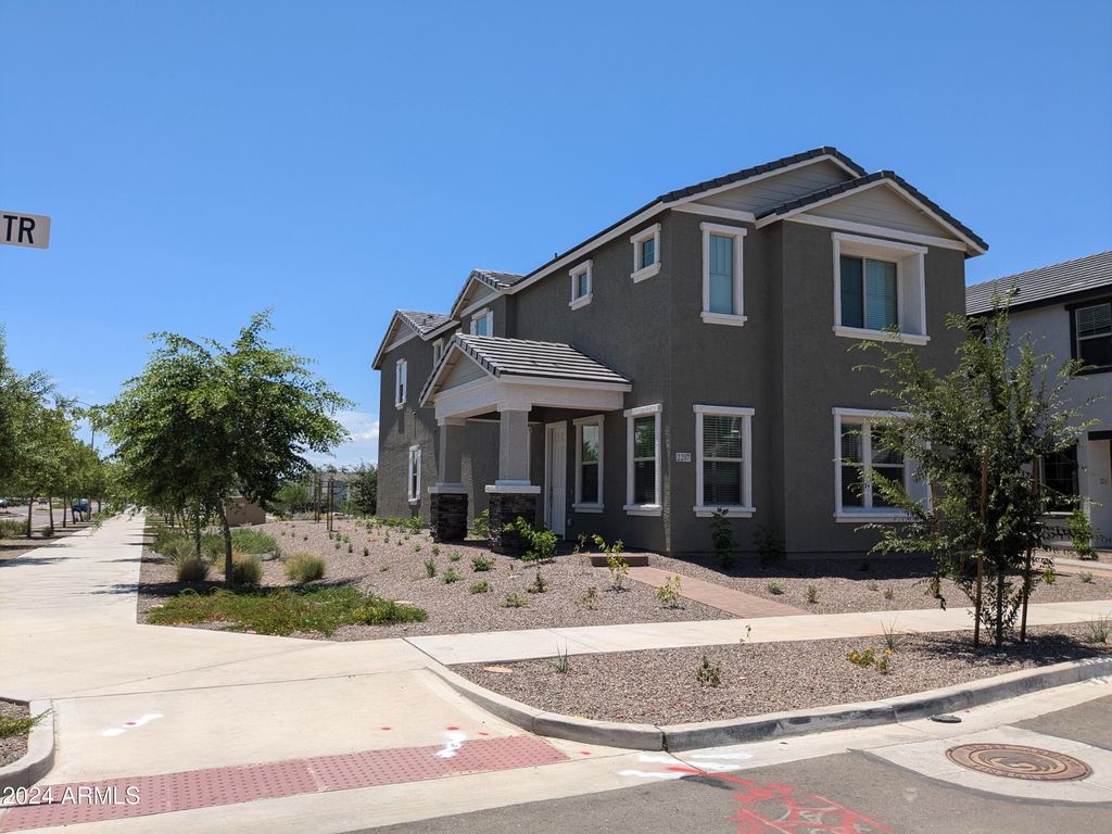 2207 W Paso Trail, Phoenix, AZ 85085