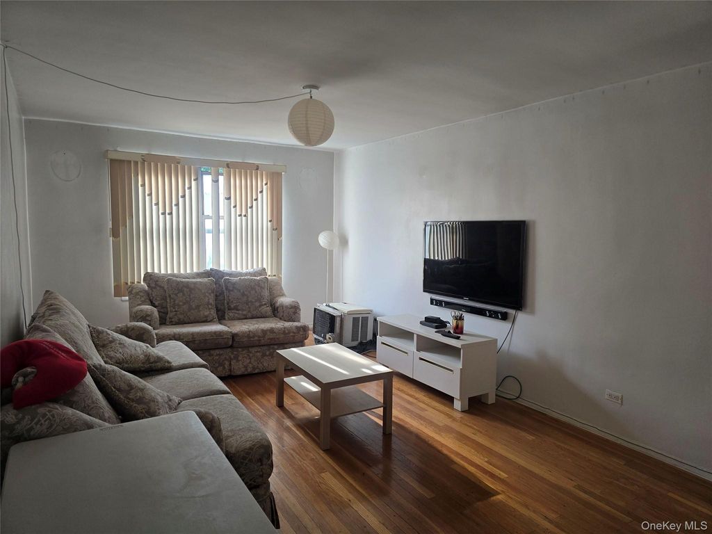86-70 Francis Lewis A78, Holliswood, NY 11427 — photo 2