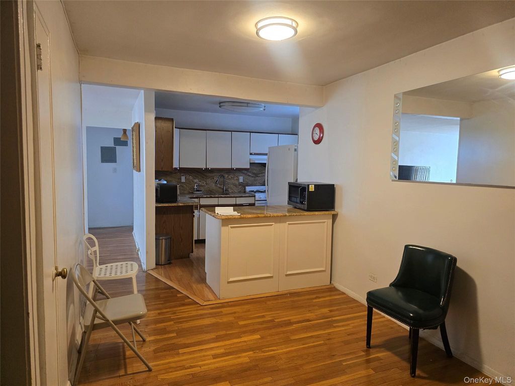 86-70 Francis Lewis A78, Holliswood, NY 11427 — photo 4