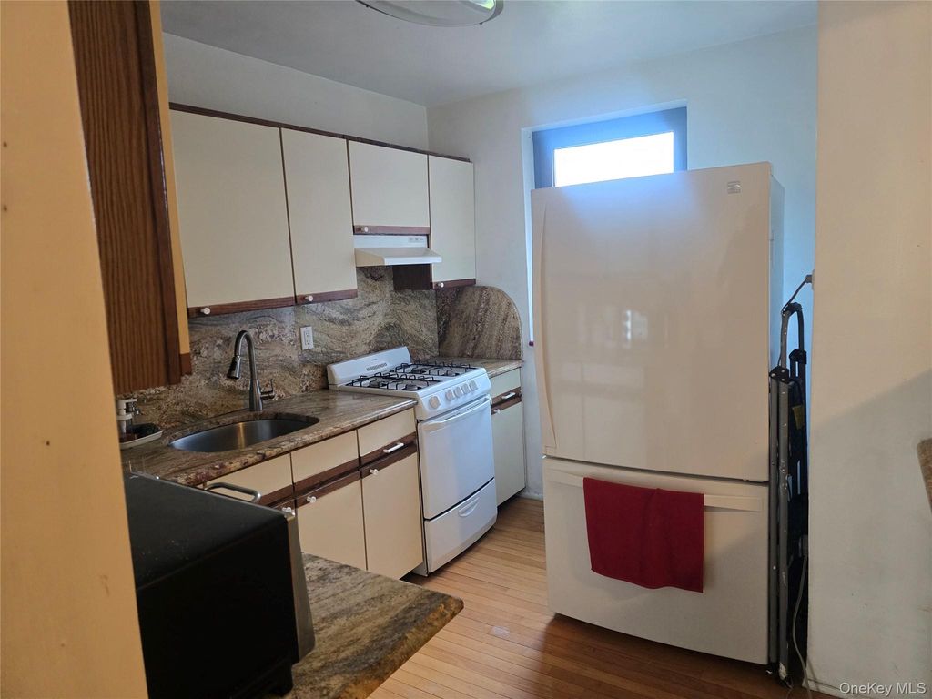 86-70 Francis Lewis A78, Holliswood, NY 11427 — photo 5