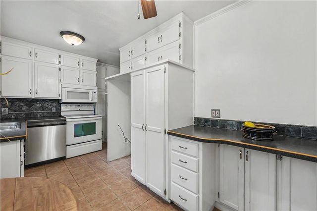 5416 W 51 Street, Roeland Park, KS 66205