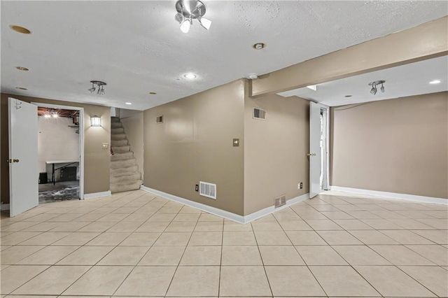 5416 W 51 Street, Roeland Park, KS 66205