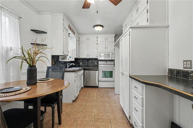 5416 W 51 Street, Roeland Park, KS 66205