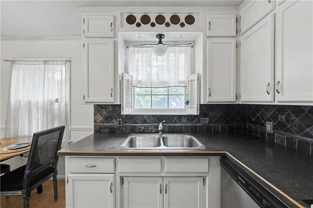 5416 W 51 Street, Roeland Park, KS 66205