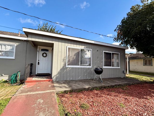 2004 Harris Street, Eureka, CA 95503