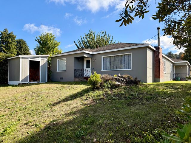 2004 Harris Street, Eureka, CA 95503