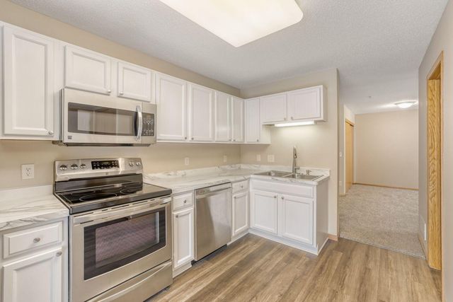 7642 Arboretum Village Place, Chanhassen, MN 55317