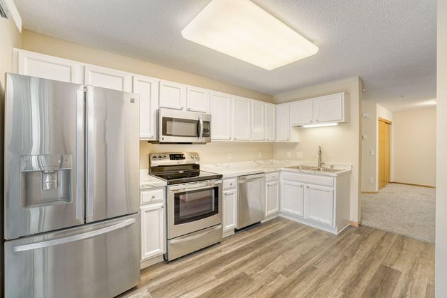 7642 Arboretum Village Place, Chanhassen, MN 55317