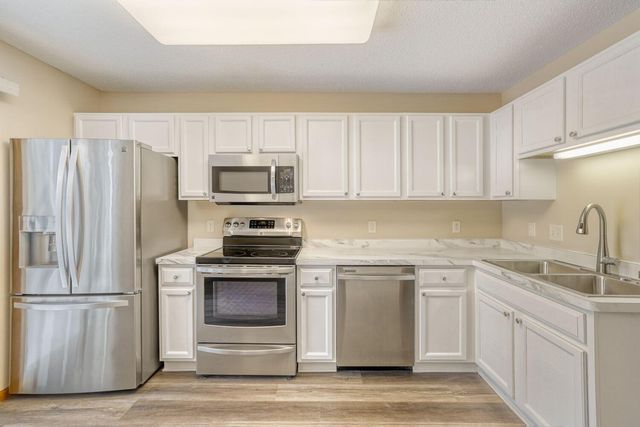 7642 Arboretum Village Place, Chanhassen, MN 55317