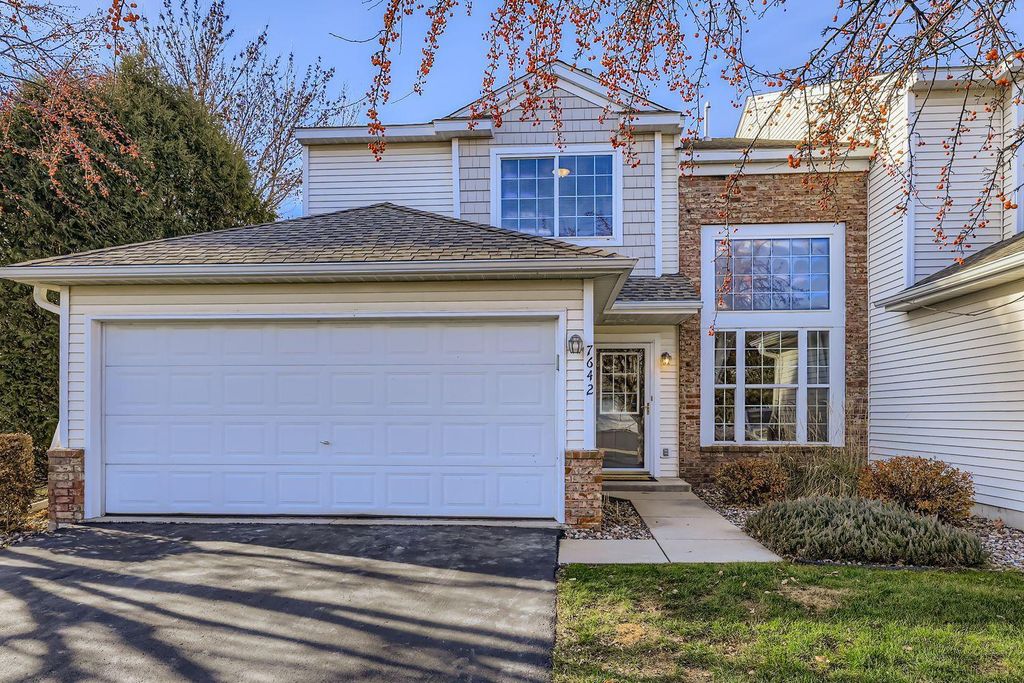 7642 Arboretum Village Place, Chanhassen, MN 55317
