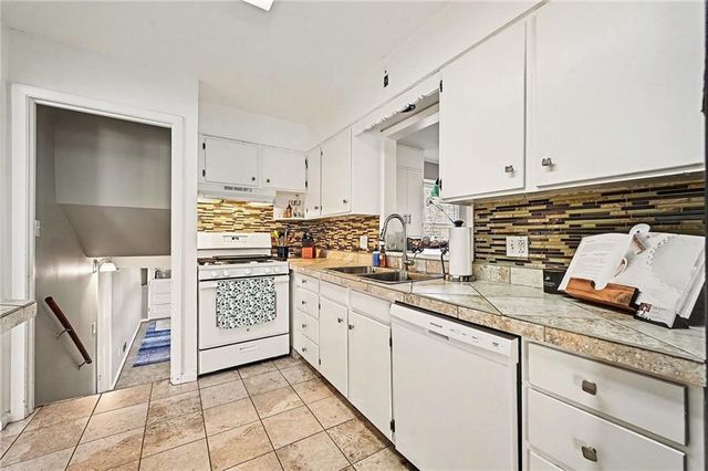 7622 Pawnee Street, Prairie Village, KS 66208