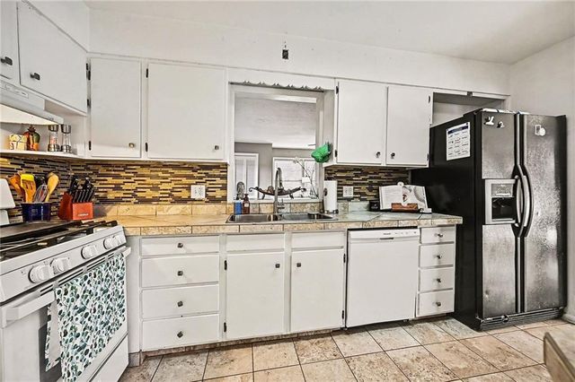 7622 Pawnee Street, Prairie Village, KS 66208