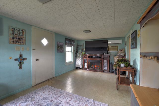 2579 State Highway 6, Valley Mills, TX 76689