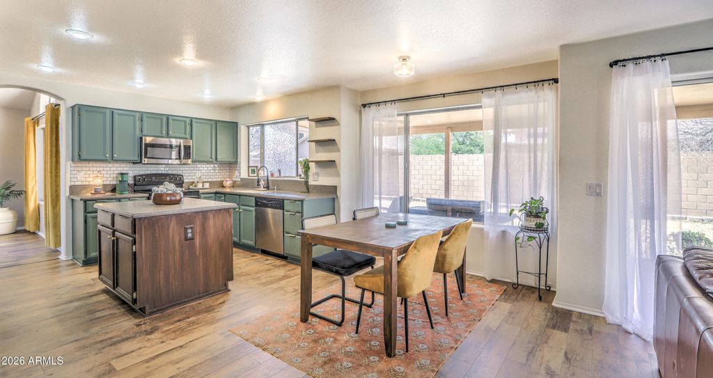 Image 3 of property listing at 8602 W JOAN DE ARC Avenue, Peoria, AZ 85381