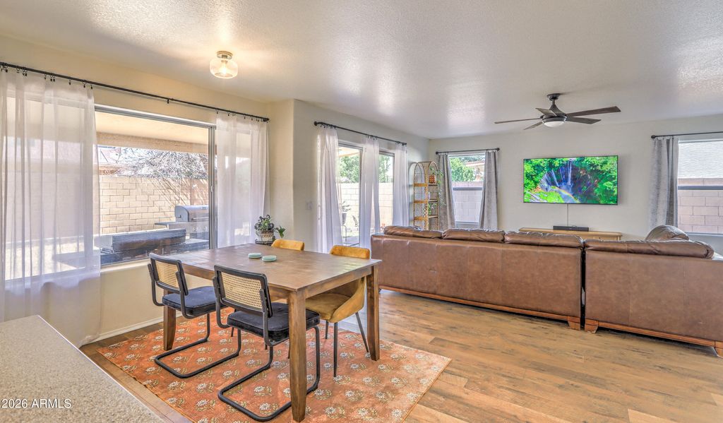 Image 8 of property listing at 8602 W JOAN DE ARC Avenue, Peoria, AZ 85381