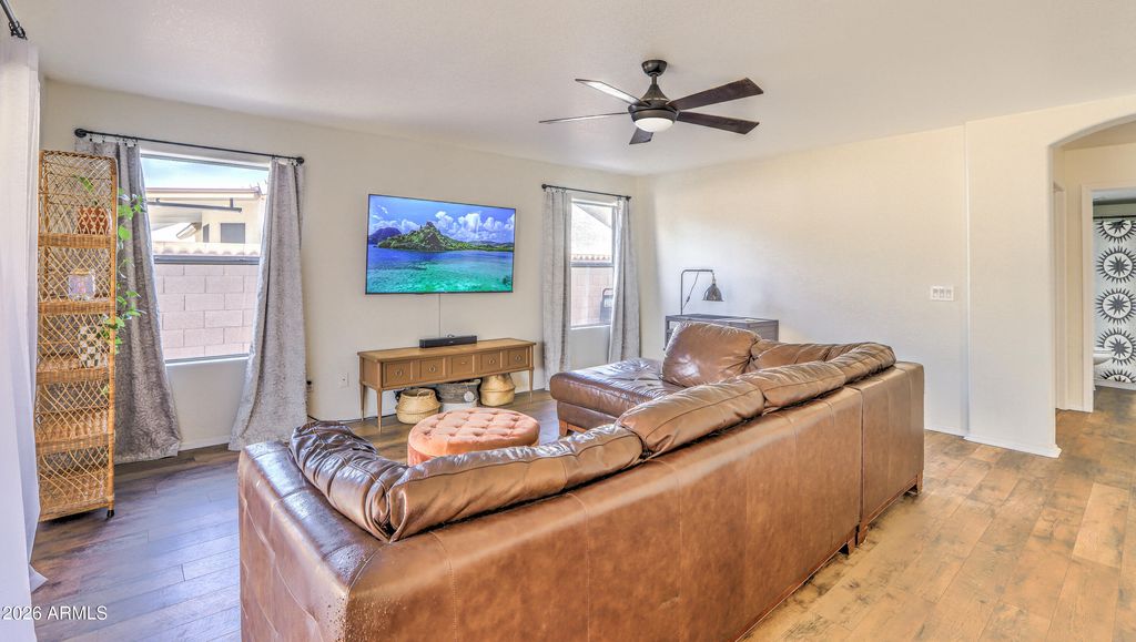 Image 9 of property listing at 8602 W JOAN DE ARC Avenue, Peoria, AZ 85381